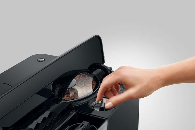 c8_piano_black_ea_image7.webp