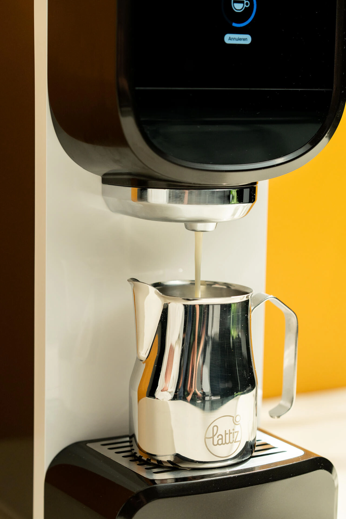 Lattiz-620.01.324-Machine-Jug_Low-res-1920 (4).jpg.webp